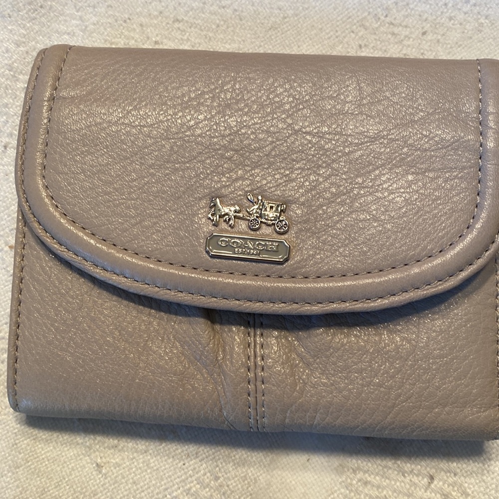 ❌❌❌❌❌ SOLD SOLD SOLD. Coach Leather Wallet EUC - Picture 9 of 10